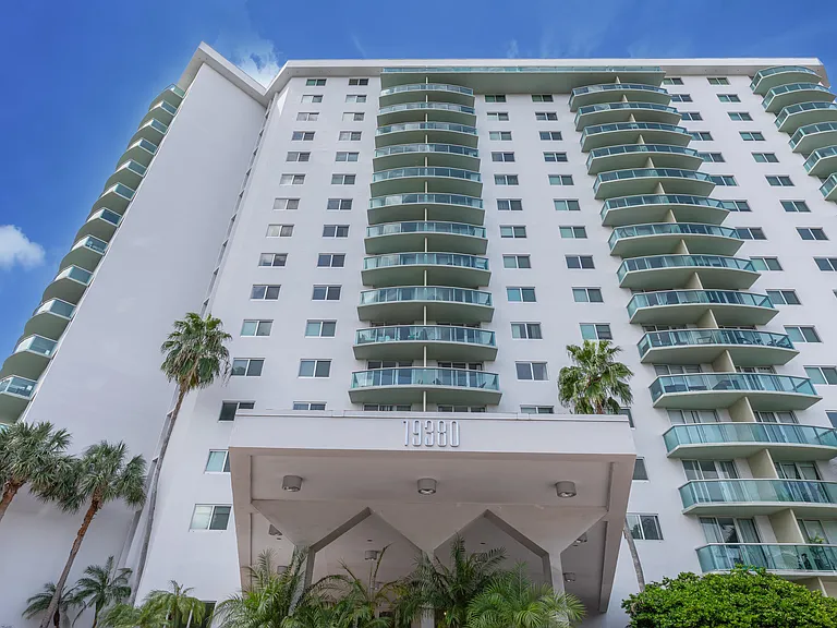 19380 Collins Ave #1527 — Photo 1