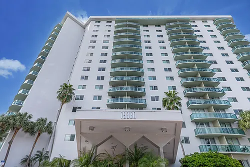 19380 Collins Ave #1527 Photo 1