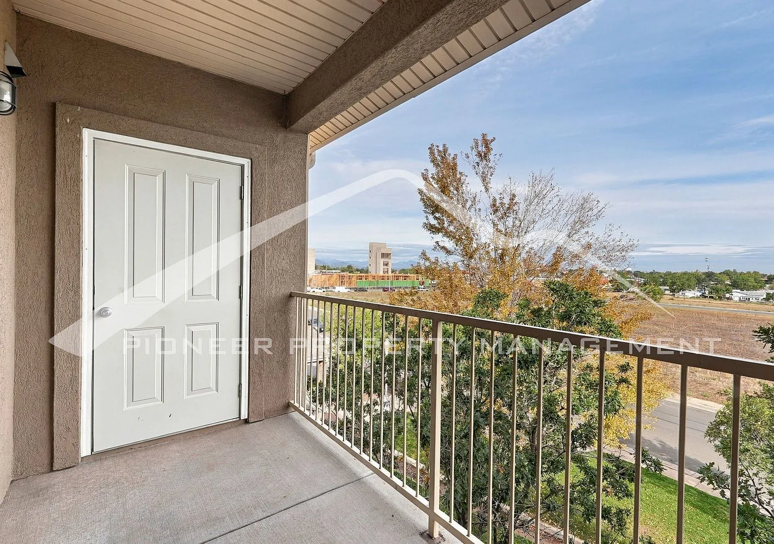 Charming Condo with Central AC and Mountain Views — Photo 4