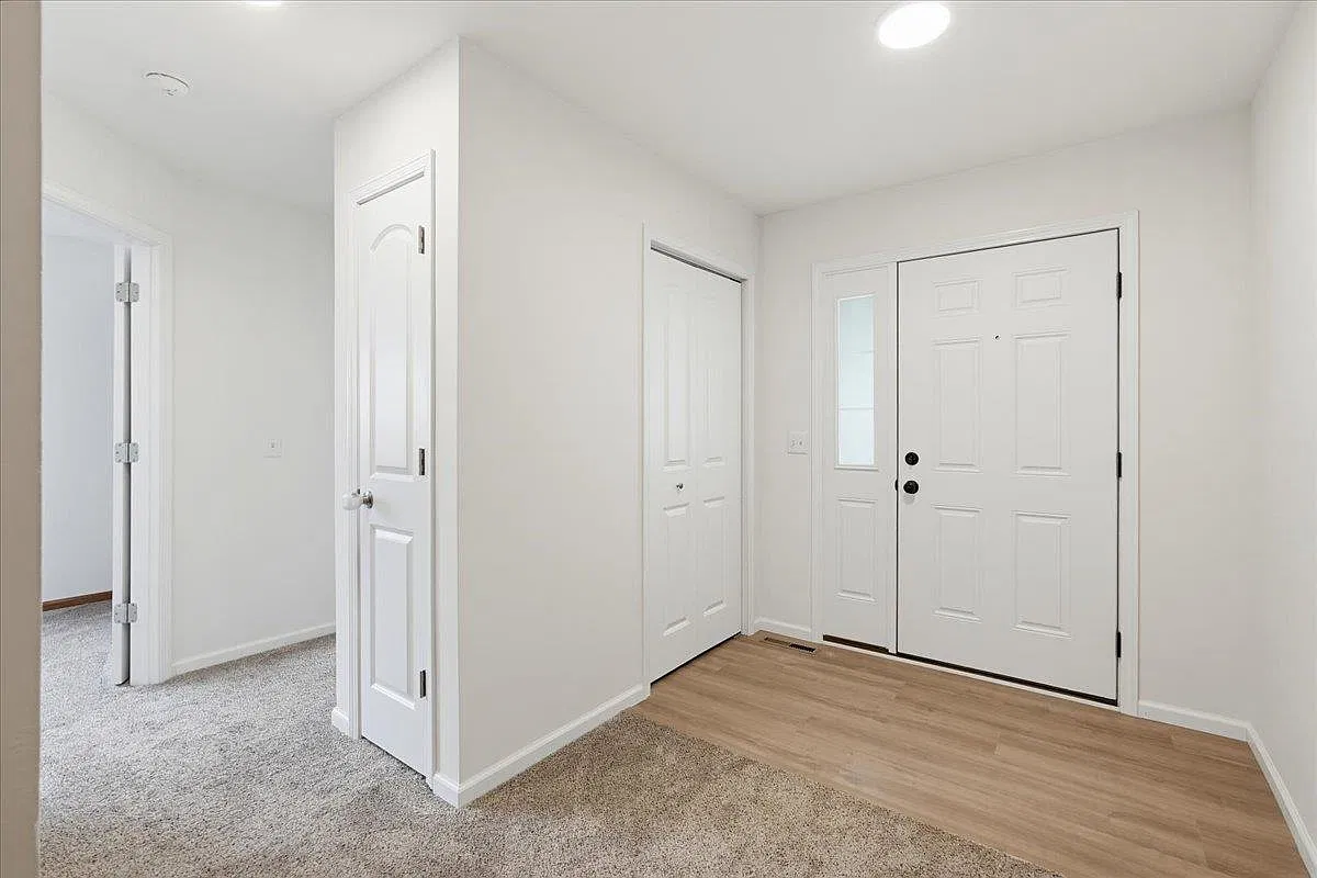 3 bed, 2.0 bath, 2051 sqft, $2,745 — Photo 3