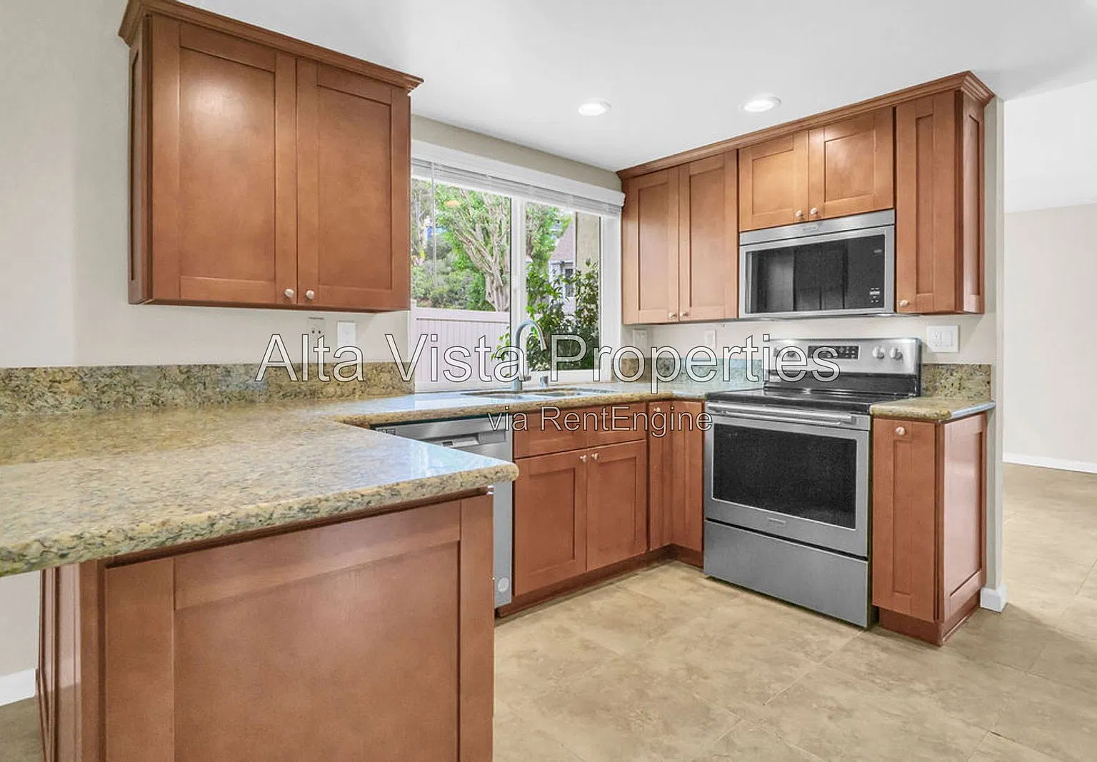 3 bed, 2.5 bath, 1480 sqft, $3,995 — Photo 2