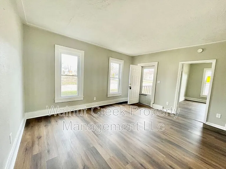 410 W 14th St #DOWN — Photo 8