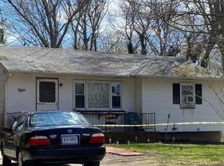 8 Barclay Rd, Mastic Beach, NY 11951