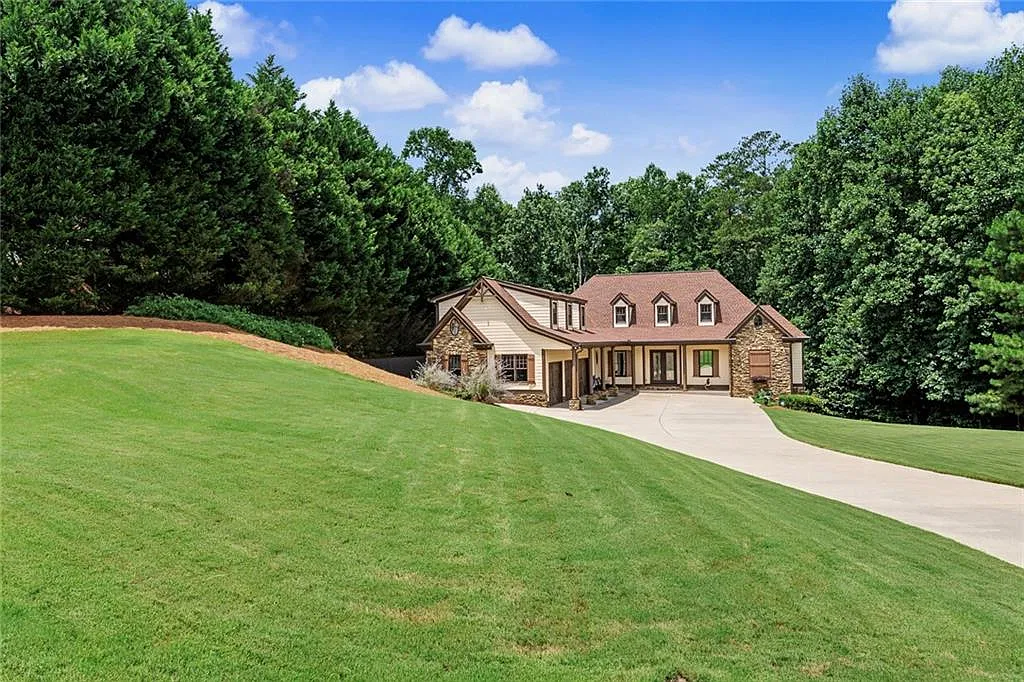 5 bed, 4.5 bath, 5640 sqft, $3,750 — Photo 3