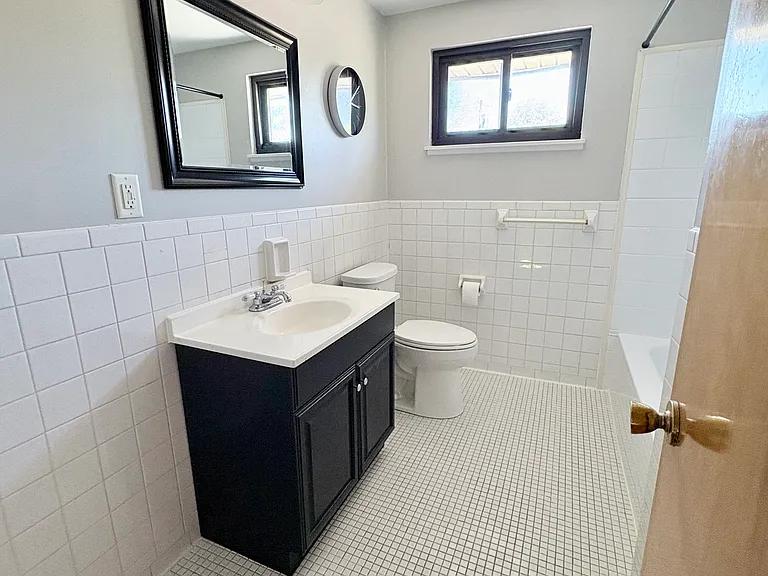 231 Greenmeadow Dr — Photo 10