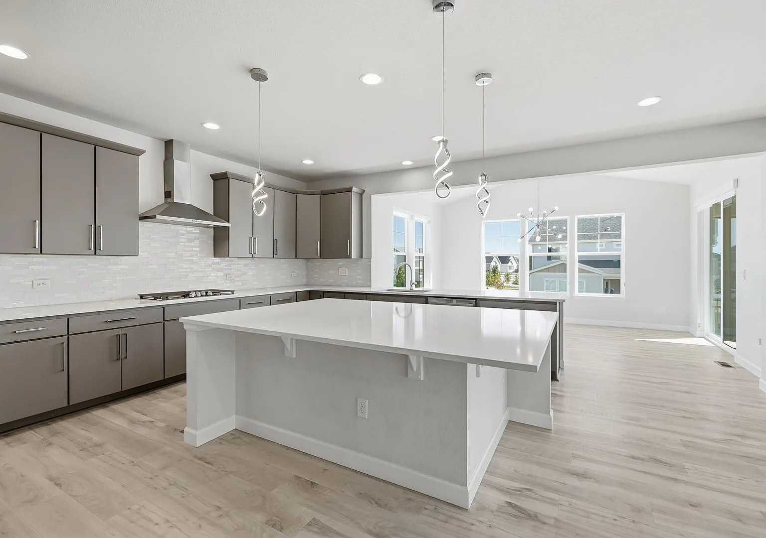 Gorgeous Home in Southshore! — Photo 3