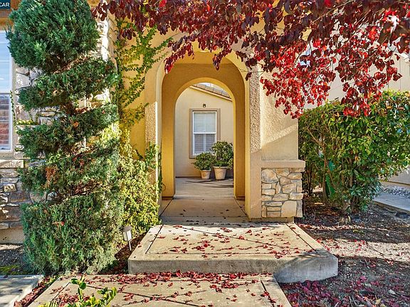 4th image of 626 Karina Ct