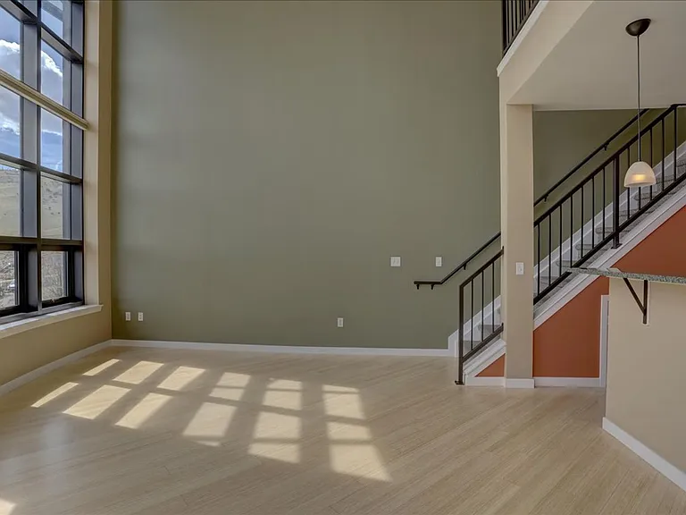 4520 Broadway #206 — Photo 8