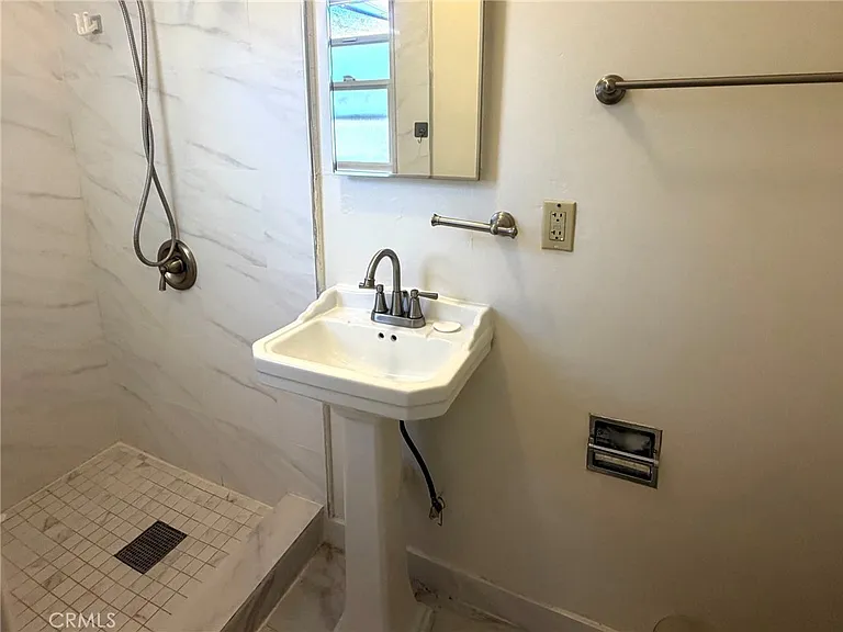 1023 E Thelborn St — Photo 13