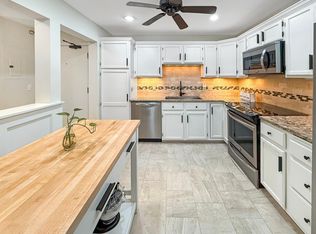 6085 Rowland Rd APT 207, Minnetonka, MN 55343