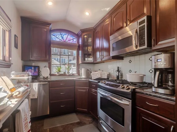 30-16 Utopia Parkway, Flushing, NY 11358