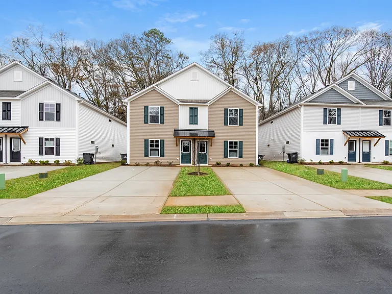 335 Noble Ln — Photo 1