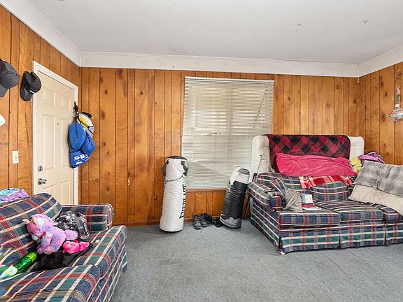 2nd image of 802 E Shiawassee St