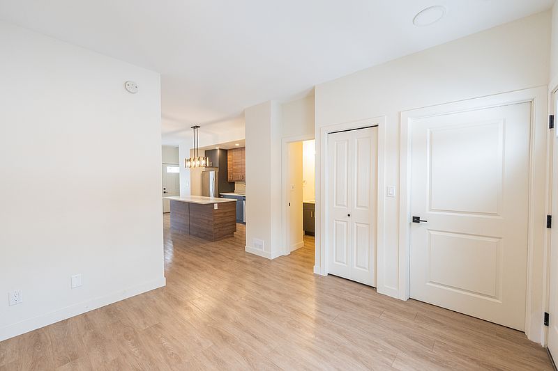 Winnipeg Apartment for rent - 3 Bedrooms — photo 4