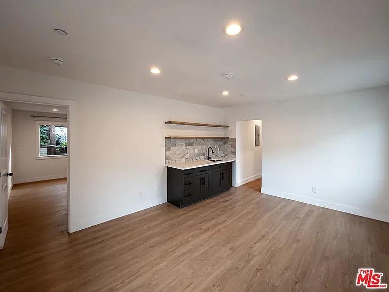 94 S Vinedo Ave — Photo 12