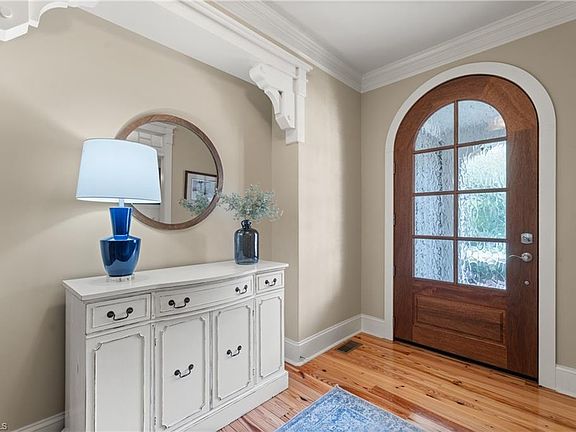 3rd image of 1106 Riverbend Dr