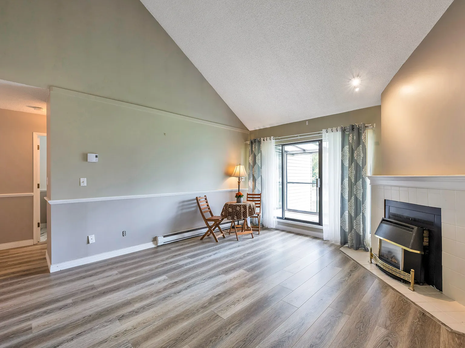2 bed, 1130 sqft, $2,000 — Photo 3