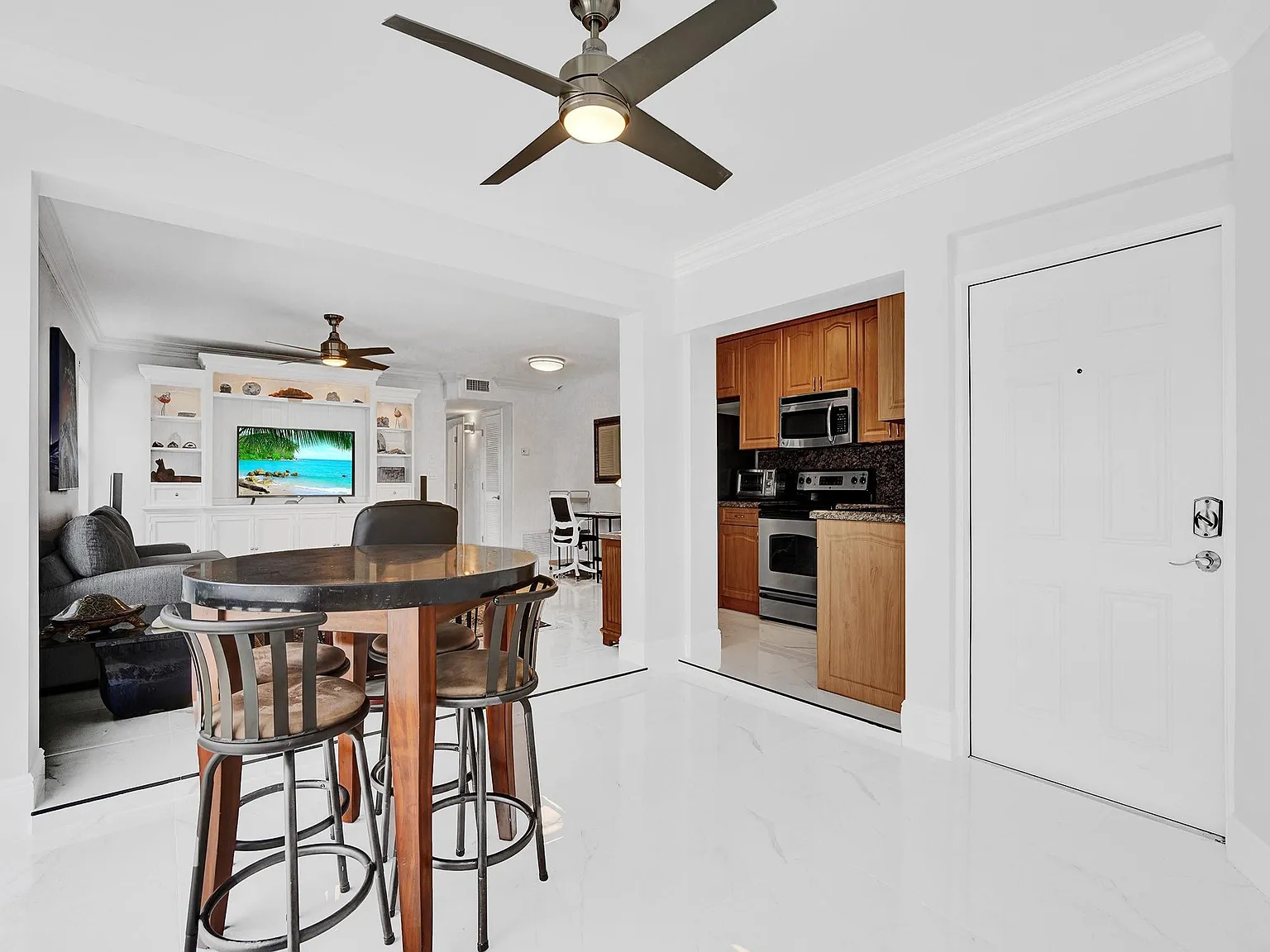 2 bed, 2.0 bath, 796 sqft, $2,150 — Photo 3