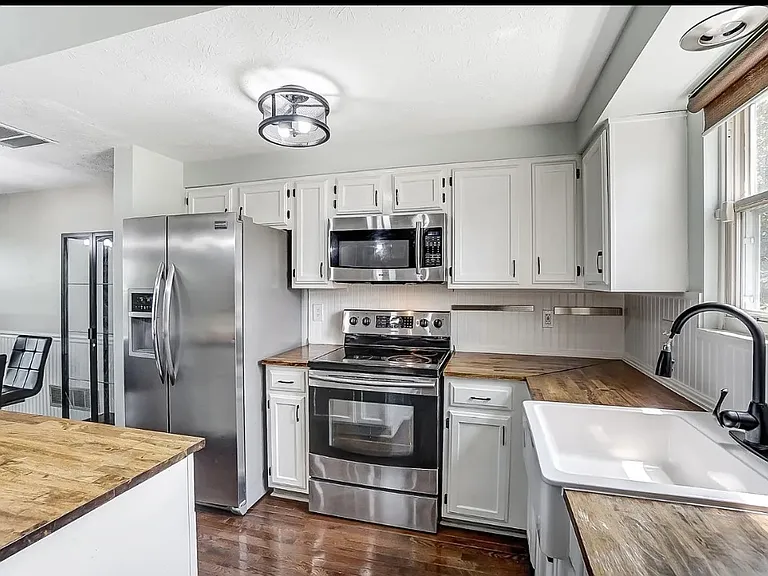 6406 Amber Ct — Photo 15
