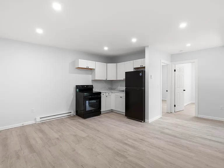 146 Hobart St #B — Photo 14