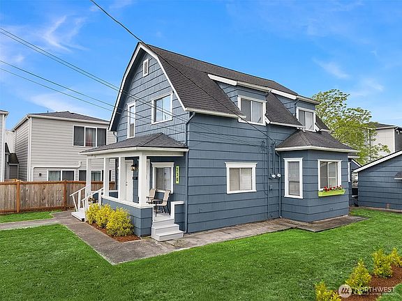 Spacious front and Side yard