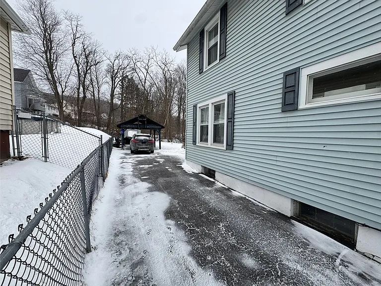 92 Fairview Ave — Photo 3