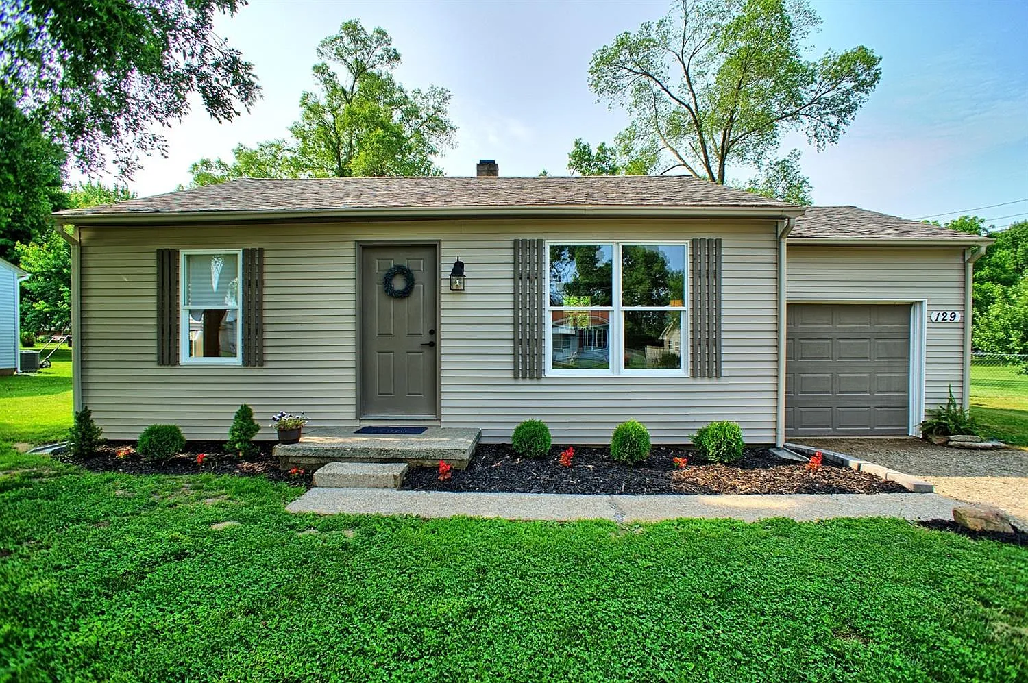 129 Montgomery Ave photo 1