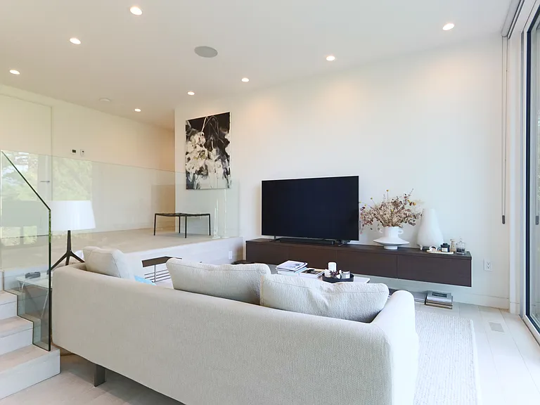 6173 Nelson Ave — Photo 32