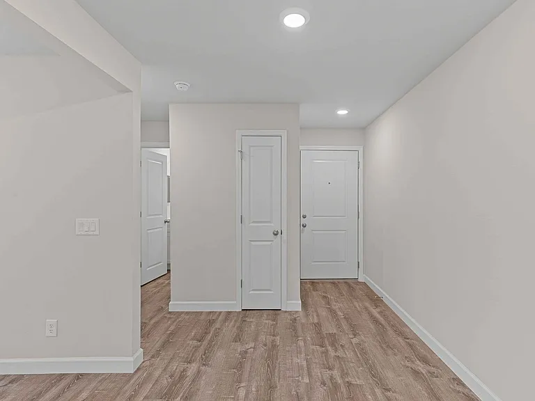 Sherman Square Apartments — Photo 55