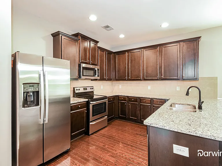 109 Cessna Dr — Photo 3