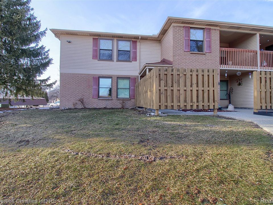 1st image of 19355 Surrey Ln