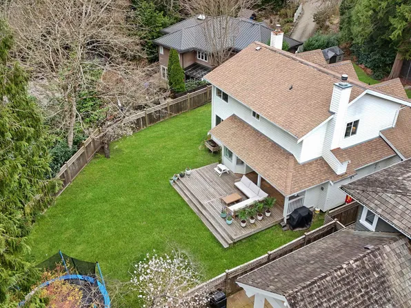 5636 Marine Dr, West Vancouver, BC V7W 2R6