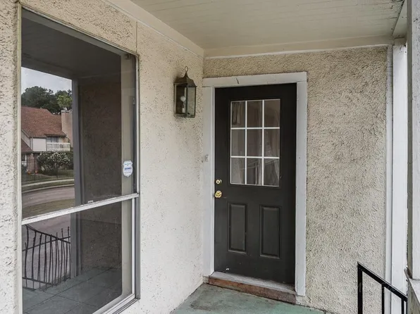 781 Country Place Dr APT 2016, Houston, TX 77079