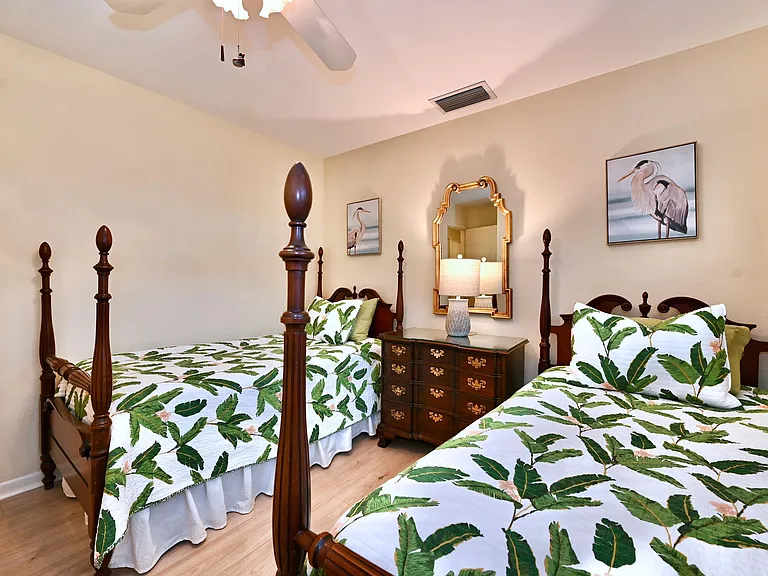 129 Alhambra Pl — Photo 23