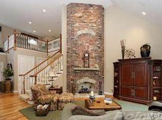 208 Cedar Trace Dr, Saint Albans, MO 63073