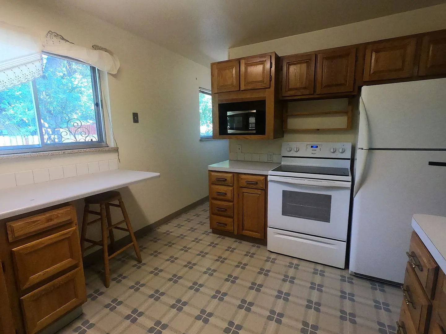 Craftsman duplex with covered parking! — Photo 3