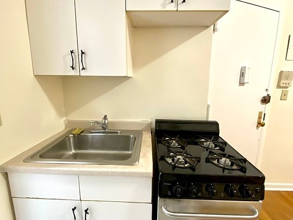 4th image of 200 Mott St #8