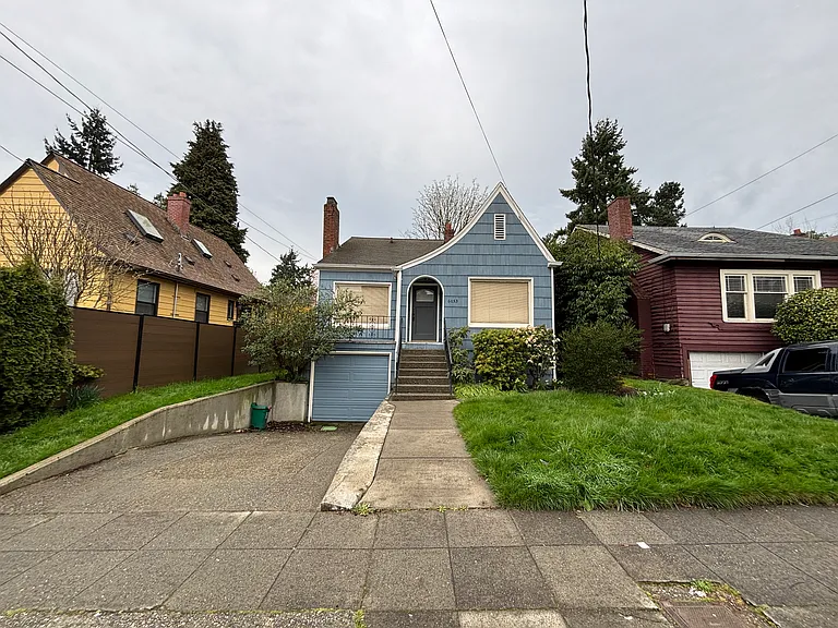 6053 25th Ave NE — Photo 1