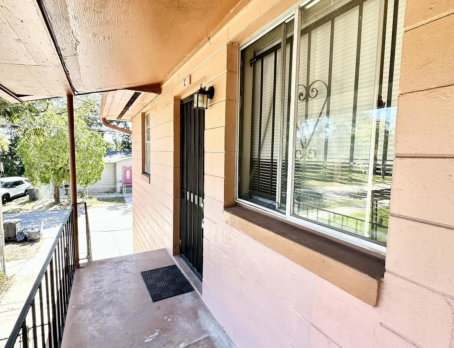 2 bed, 1.0 bath, 750 sqft, $815 — Photo 2