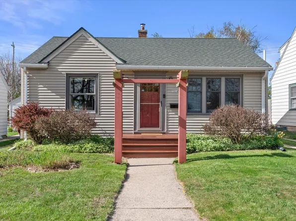 7814 West Wright STREET, Wauwatosa, WI 53213