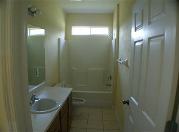 5th image of 32 Parkside Cir