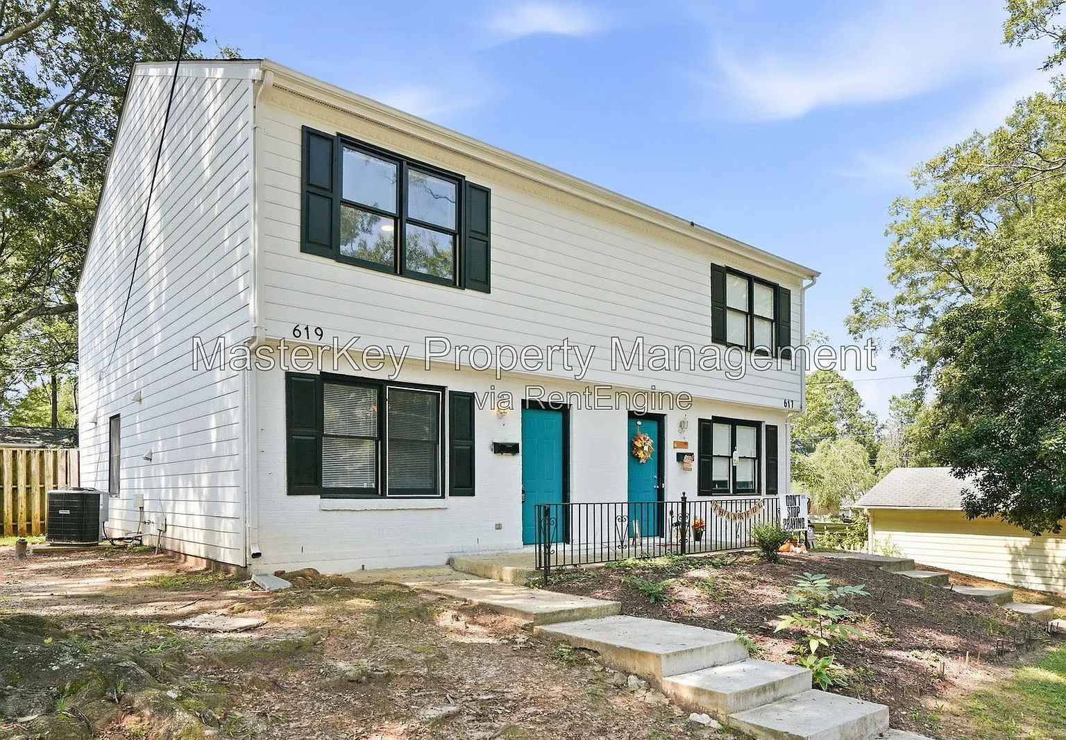 2 bed, 1.5 bath, 1242 sqft, $1,400 — Photo 2
