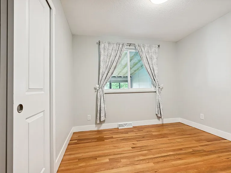 1631 S Allison St — Photo 17
