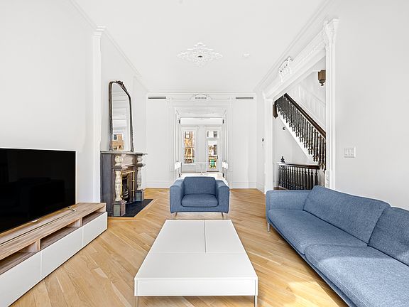 2nd image of 299 Jefferson Ave #1