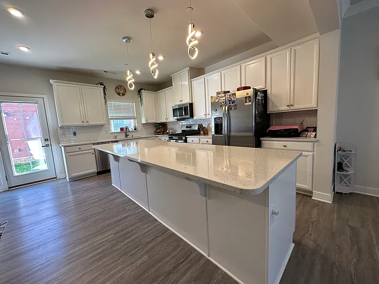 1085 Oglethorpe Dr — Photo 10