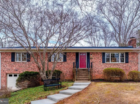 9908 Minburn St, Great Falls, VA 22066