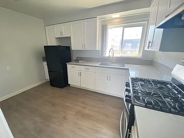 228 S Mariposa Ave #17 — Photo 2