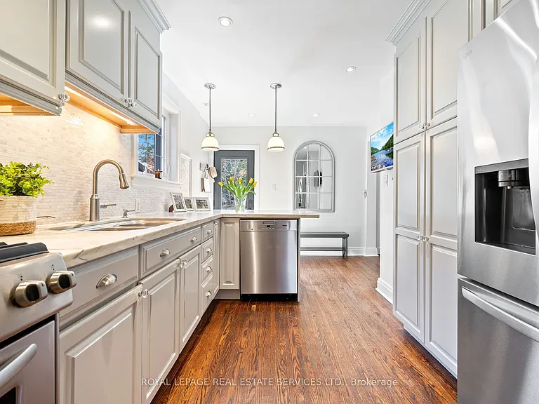 60 Thompson Ave — Photo 12
