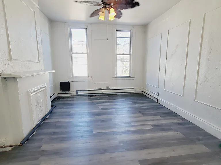 49 Saint Pauls Ave #2E — Photo 4