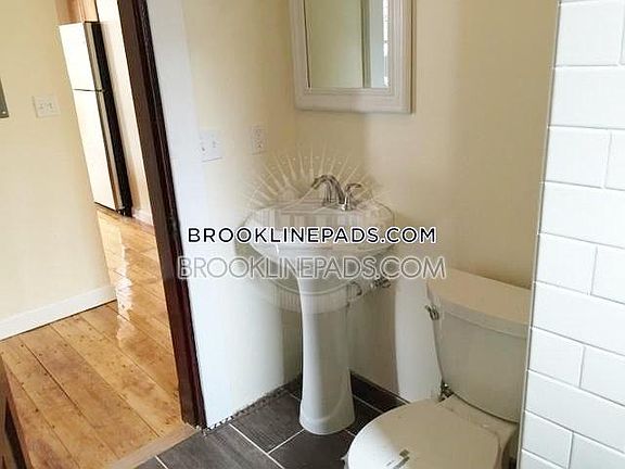 2nd image of 5 Smythe St APT 1H